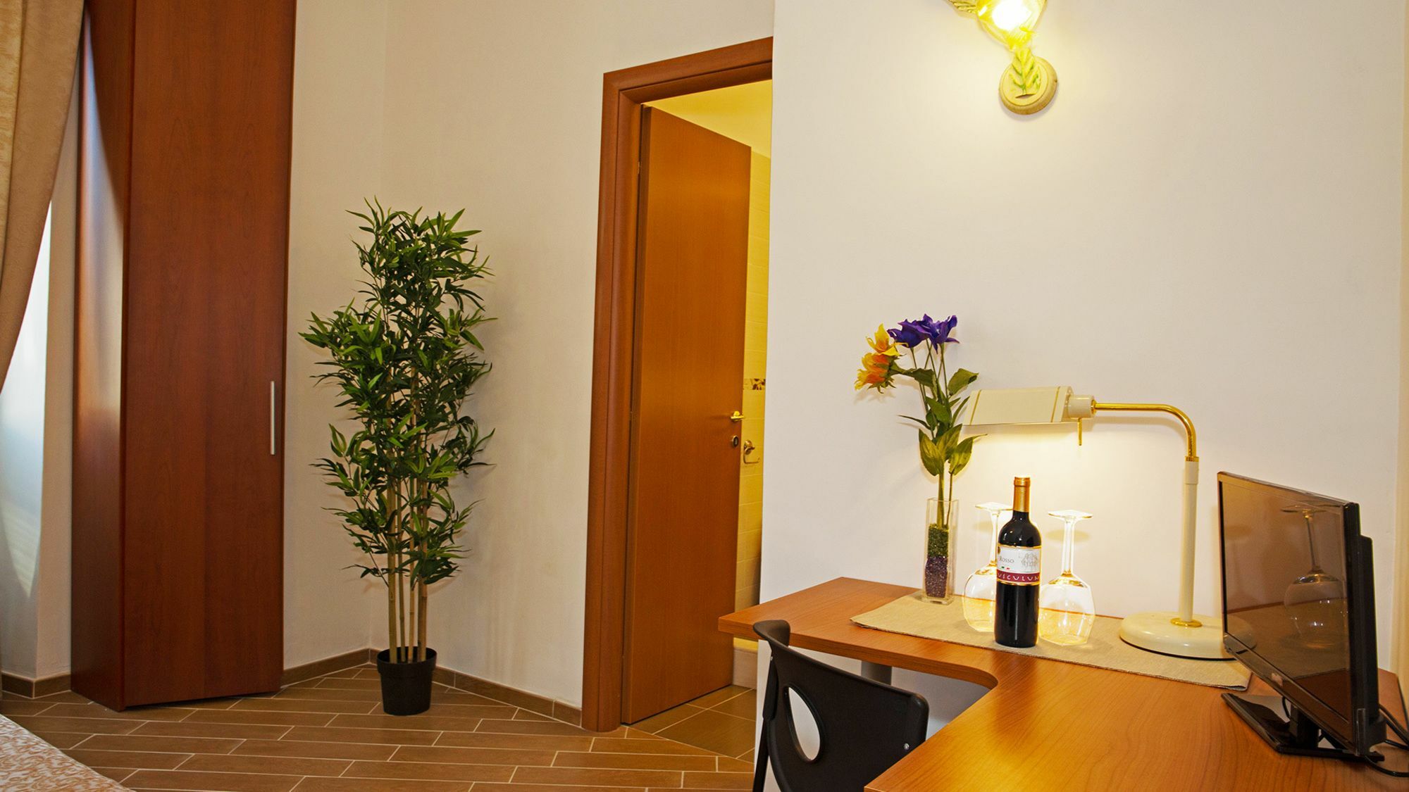 Miclad Colosseum Guest House Roma Exterior foto