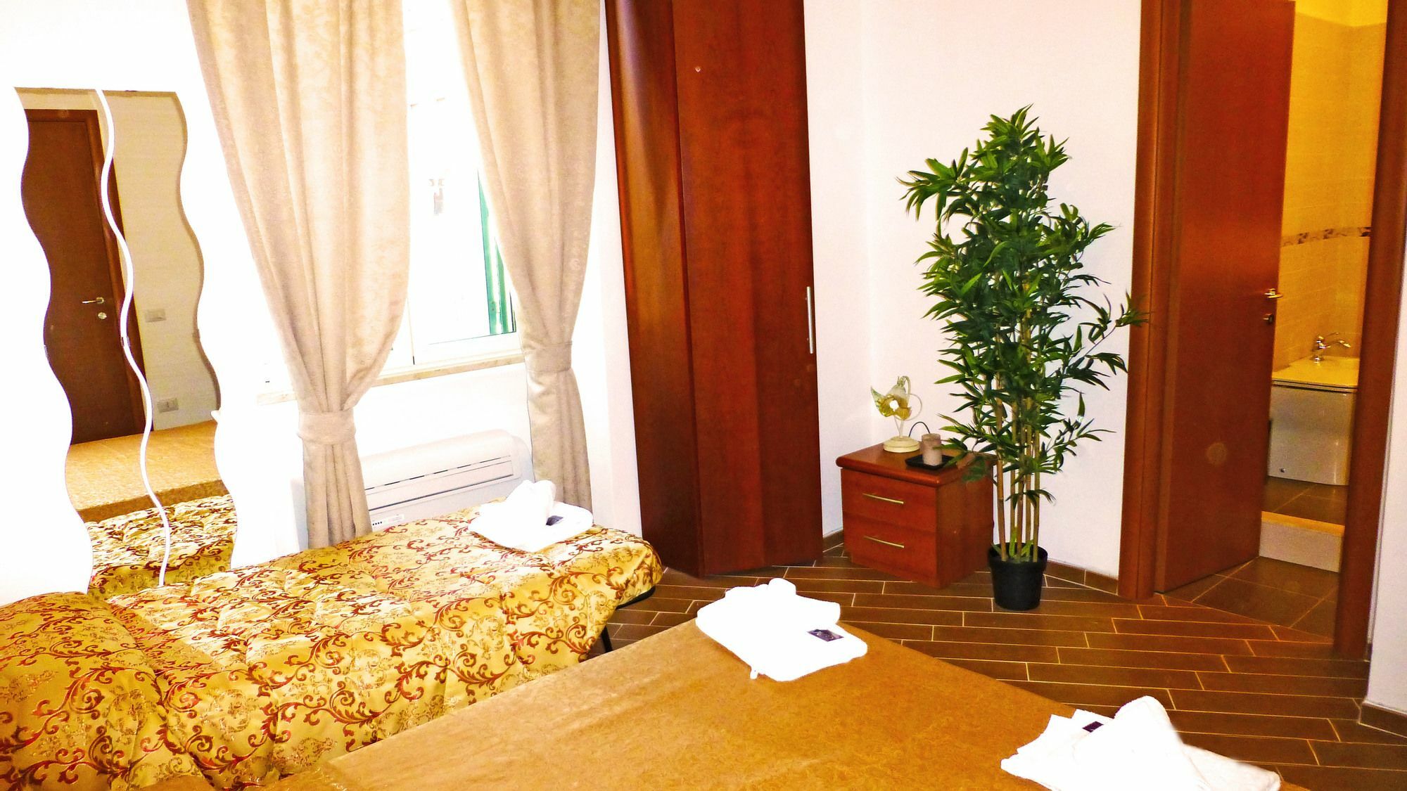 Miclad Colosseum Guest House Roma Exterior foto